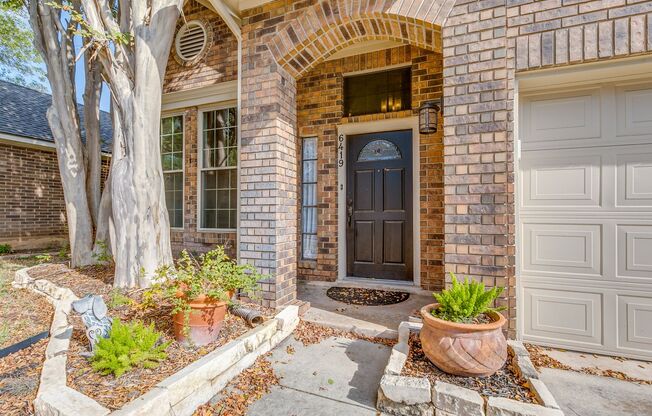 3-BEDROOM IN GATED LOST OAKS NEAR MEDICAL CENTER