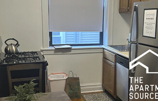 1911 W Larchmont Ave