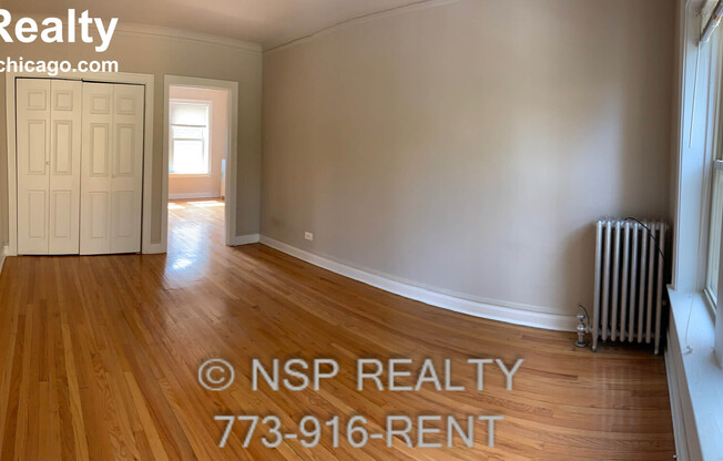 4257 W ADDISON