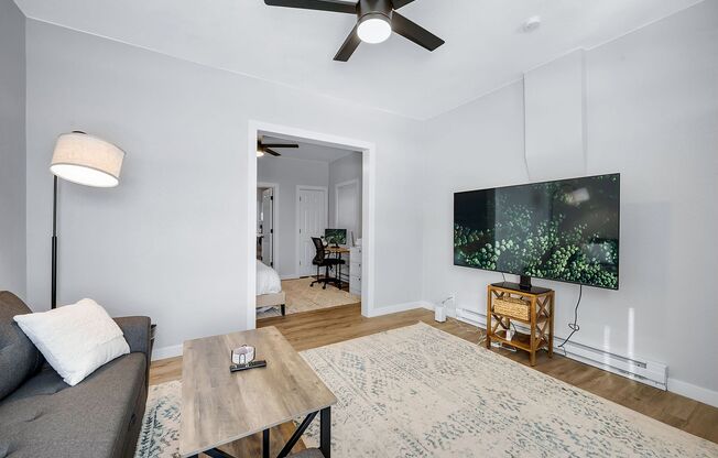 Remodeled 1BD, 1BA in the Highlands with Back Yard