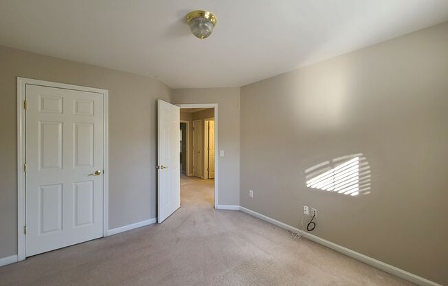 5 beds, 3 baths, $2,695
