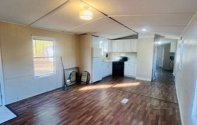 Charming 3-Bedroom – Water Included!