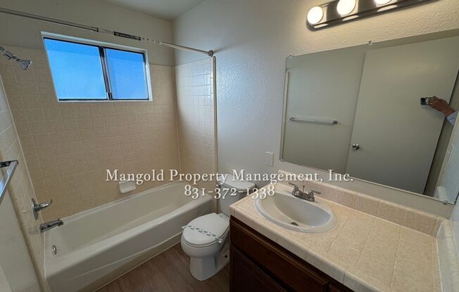 2 beds, 1 bath, 717 sqft, $2,275, Unit 22-E