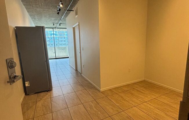 Studio, 1 bath, 382 sqft, $2,150, Unit 605