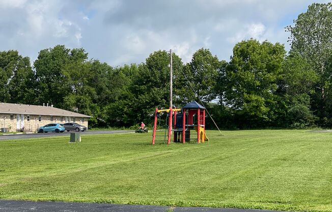 2 beds, 1 bath, 900 sqft, $850, Unit B8