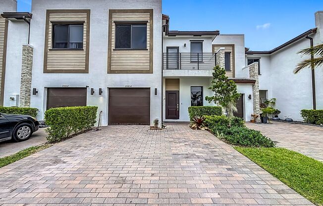 Gorgeous 4 bedroom Townhouse close to Aventura Mall