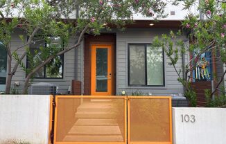 Gorgeous 2 Story Townhome in the Heart of Broadway/St. Marys