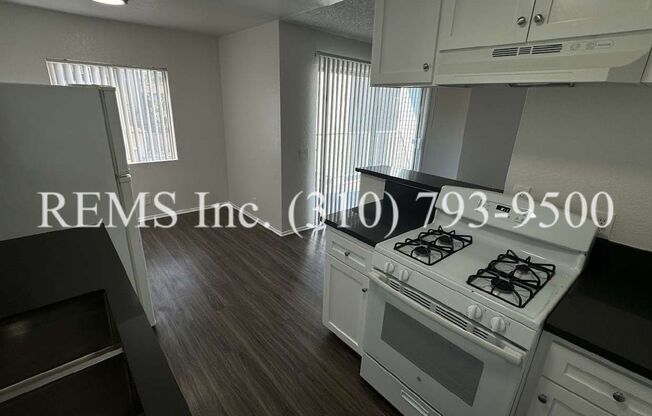 1 bed, 1 bath, 425 sqft, $1,700, Unit 03