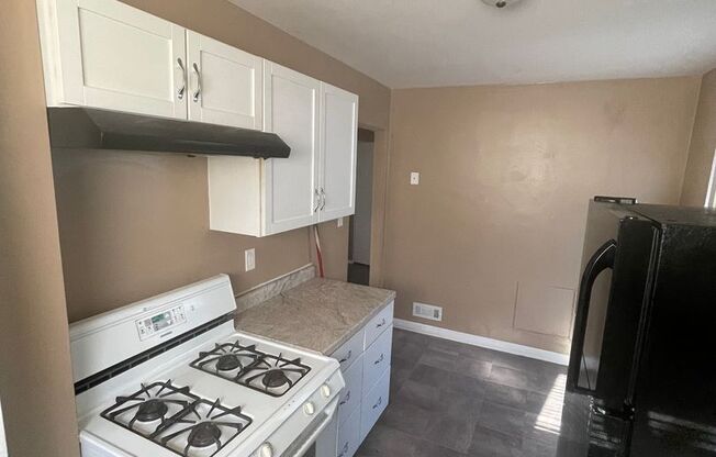 2 beds, 1 bath, $950