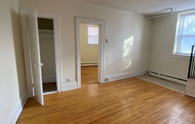 1 bed, 1 bath, 500 sqft, $910, Unit 23B