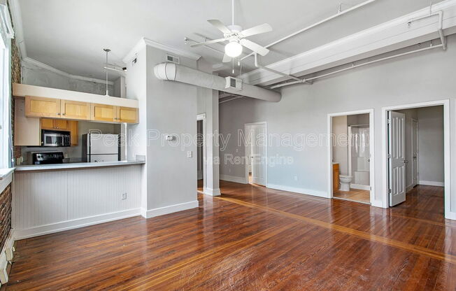 1 bed, 1 bath, 814 sqft, $1,195, Unit 11