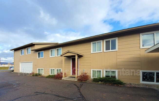 913 PATTEE CRK DR E