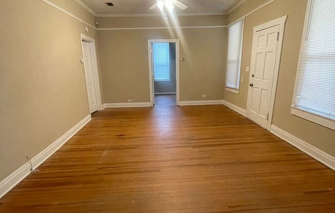 3 beds, 1 bath, $995