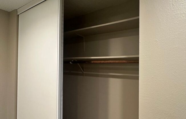 2 beds, 2 baths, 1,000 sqft, $1,350, Unit 2706