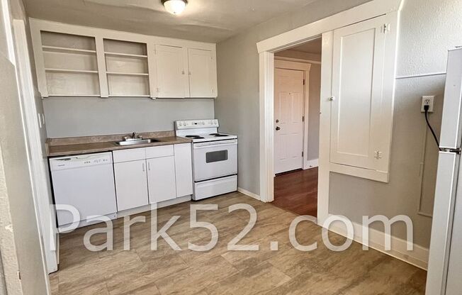 Tacoma Area 2nd Floor 1 Bed 1 Bath Apartment
