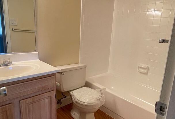 2 beds, 2 baths, 1,000 sqft, $2,175, Unit 14233 #204