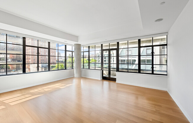 508 W 24 ST