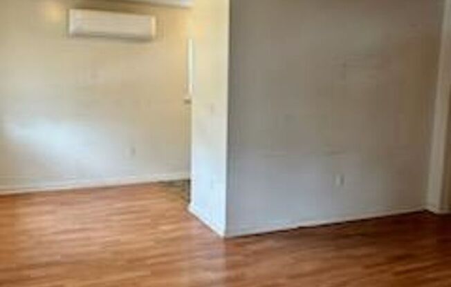 2 beds, 1 bath, $895