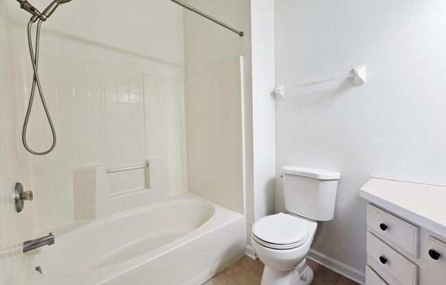 3 beds, 2 baths, 1,206 sqft, $1,600
