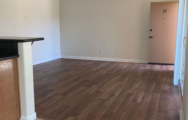2 beds, 1 bath, 918 sqft, $2,945, Unit 037