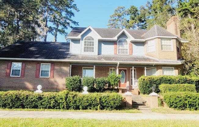 SPACIOUS NE 4/2.5 w/ 2741 sq ft, Garage, Screened Porch, Spa Tub, Stainless Steel Appliances, & Huge Yard Available NOW for $3250/month