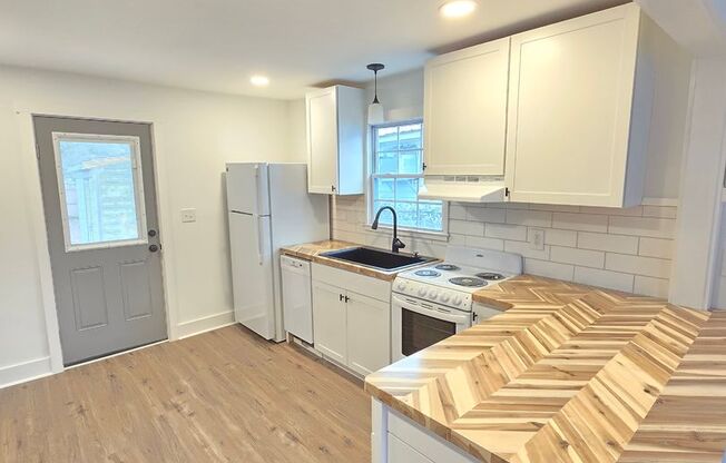 2 beds, 1 bath, $1,795