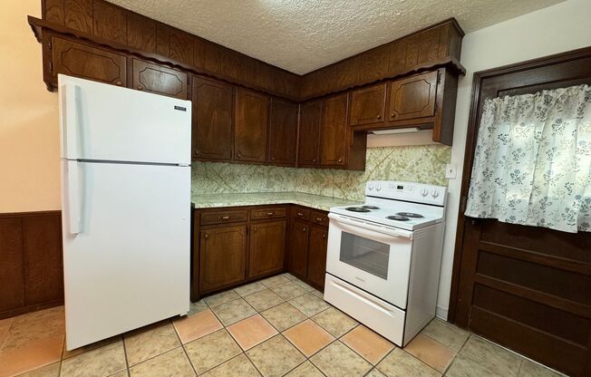 3 beds, 2 baths, $1,200