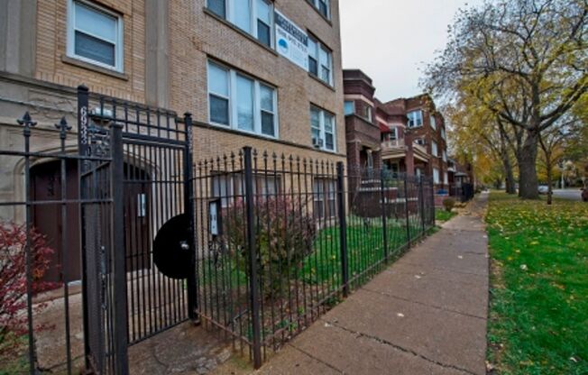 6933 S Indiana