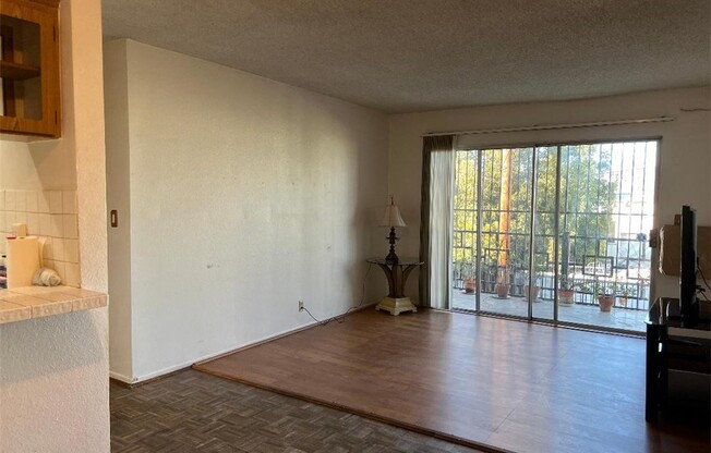 1 bed, 1 bath, 500 sqft, $1,400, Unit 12