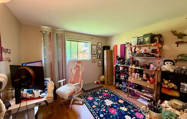 3 beds, 1 bath, $3,200