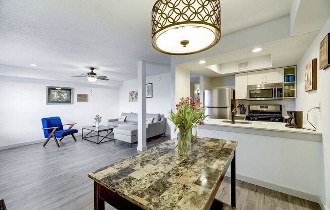 2 beds, 2 baths, 960 sqft, $2,100, Unit 203