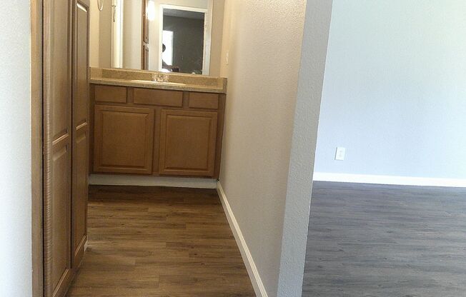 1 bed, 1 bath, 690 sqft, $1,400, Unit 54