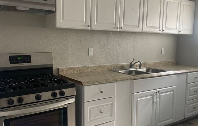 1741 W DESERT CV AVE