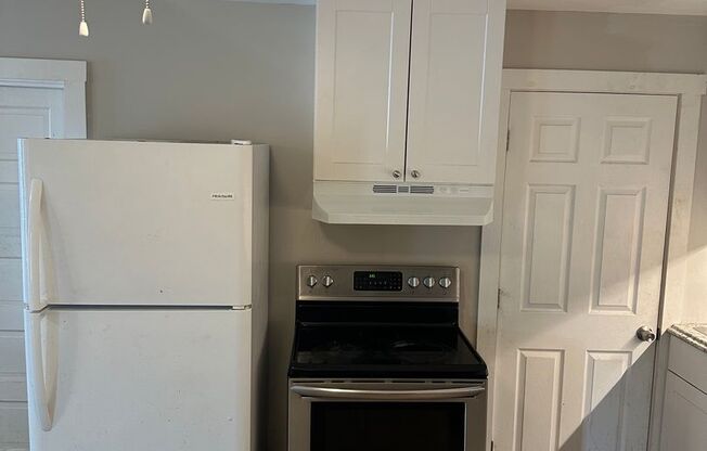 3 beds, 1 bath, $1,900