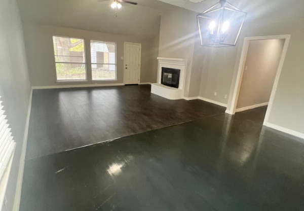 2213 RIDGEWOOD DR