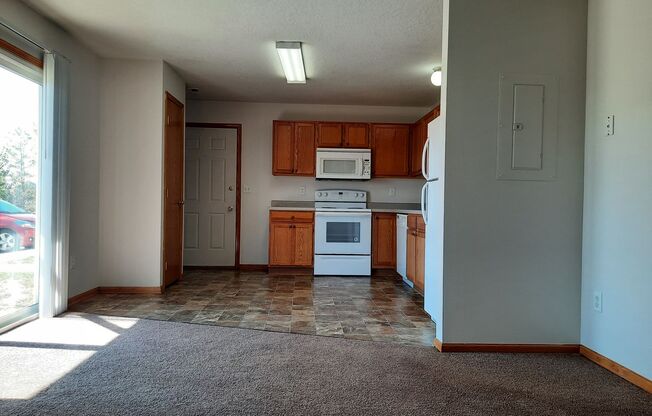 2 beds, 2 baths, 850 sqft, $985, Unit 701