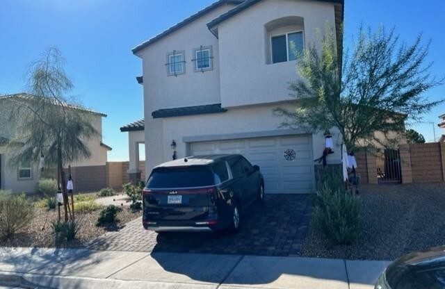 215 W LN MADRE WAY