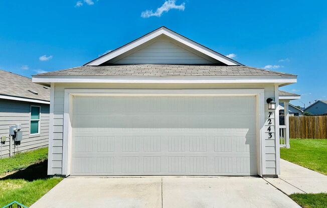 A Stunning 3-Bed 2-Bath Single Story - Near Randolph & Fort Sam