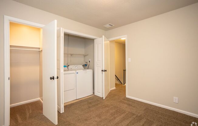 2 beds, 1.5 baths, 940 sqft, $1,250, Unit 8C