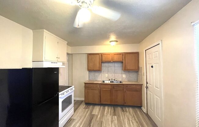 2 beds, 1 bath, $1,025