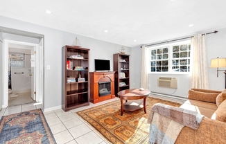 7 COLONIAL VLG DR