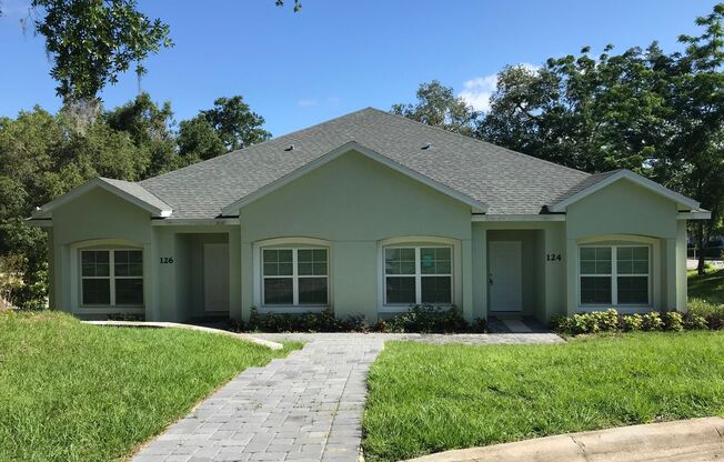 Furnished very clean 3 bed/ 2 bath/ 3 car garage duplex