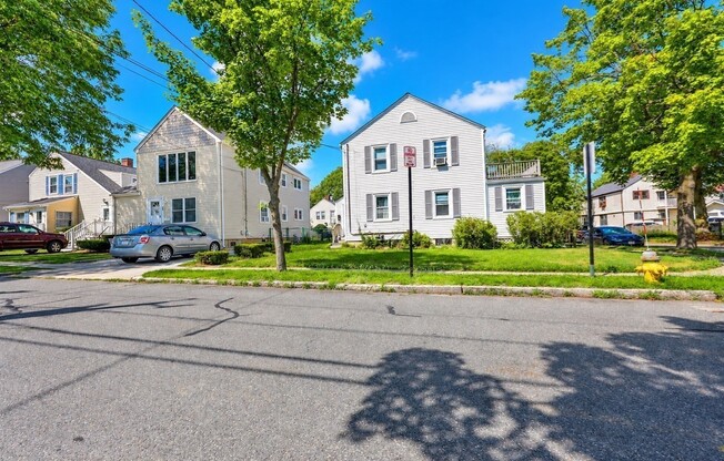 2 beds, 1 bath, 900 sqft, $2,300, Unit 2