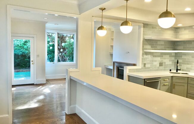 Beautiful 3Br+/2.5Ba Sea Cliff Edwardian Home w/Garden, Private roof deck w/ GG Bridge View! - PROGRESSIVE