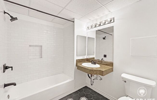 1 bed, 1 bath, $1,950, Unit # 608