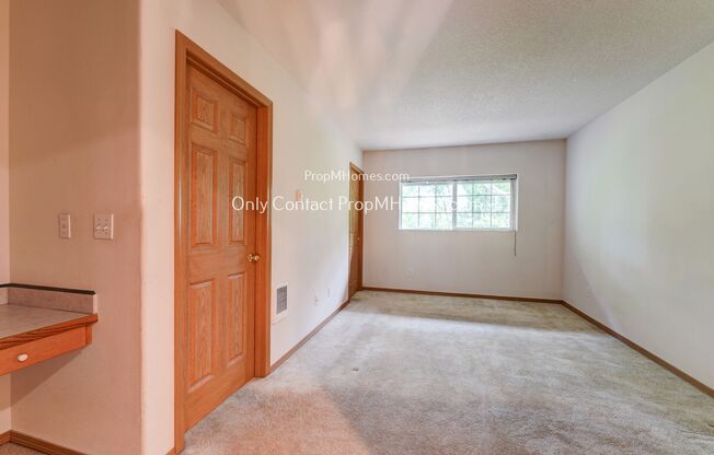 1 bed, 1 bath, $1,599, Unit 18757 SE Division Street