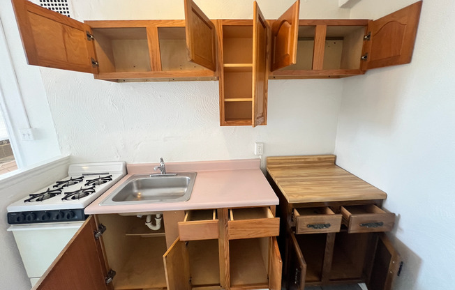 Studio, 1 bath, 440 sqft, $865, Unit 711