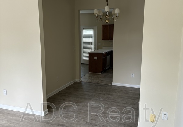 2 beds, 1.5 baths, 1,400 sqft, $1,650