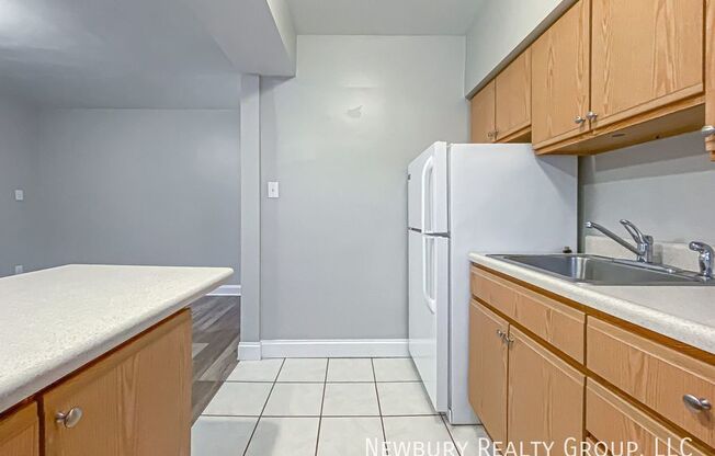 2 beds, 1 bath, 650 sqft, $799