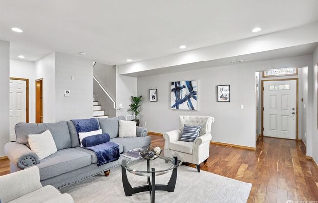 Contemporary Town home in Renton